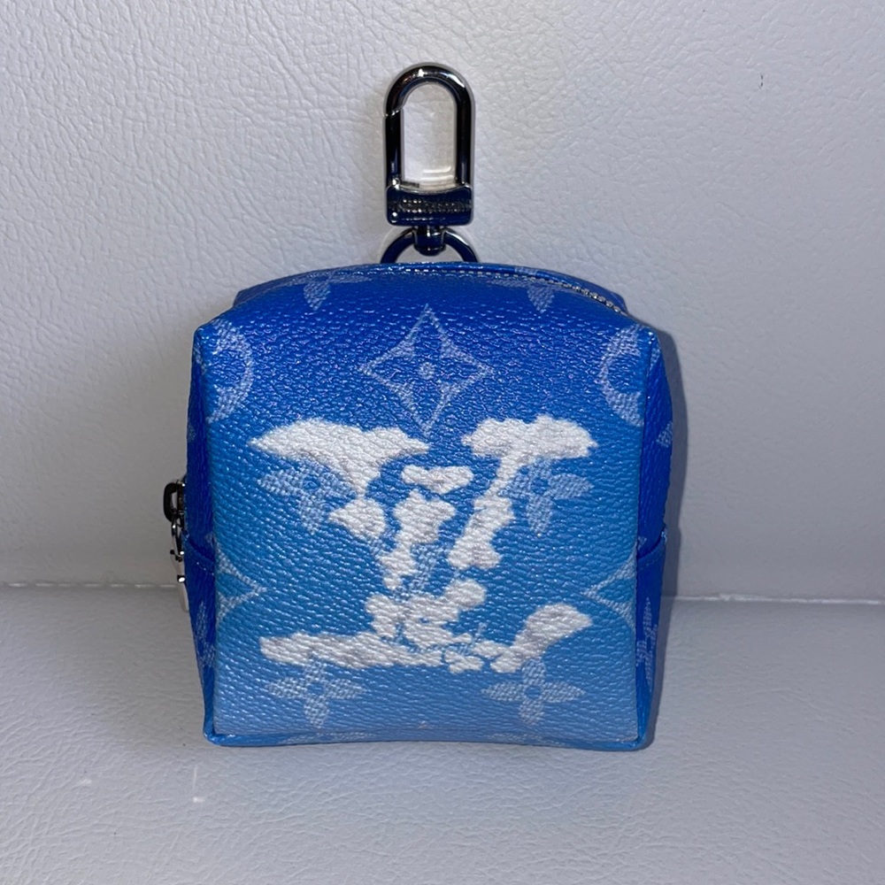 Louis Vuitton cloud square pouch